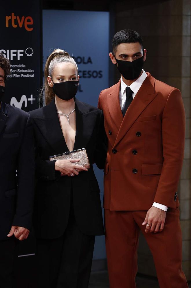 Ester Exposito y Alejandro Speitzer en el festival de cine de San Sebastain