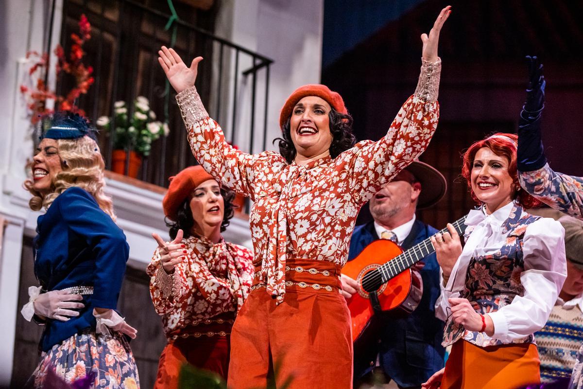 'La comparsa del Valle', en su pase de la Gran Final.