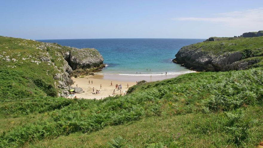 Ni Gulpiyuri ni Cuevas del Mar: esta es la playa escondida y menos masificada de todo Llanes