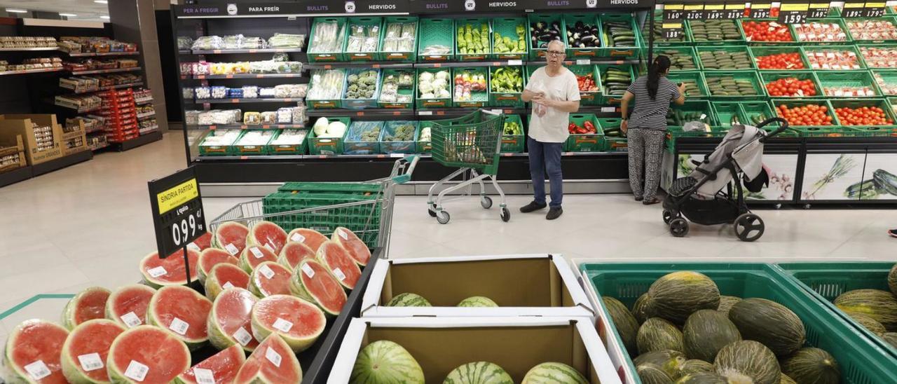 Producte fresc en un supermercat de Girona en una fotografia d’arxiu. | ANIOL RESCLOSA