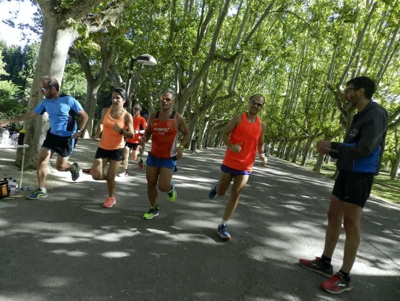 Una treintena de atletas de la escuela del Running Zaragoza realizaron el domingo una prueba de 21 kilómetros de cara al Maratón de Zaragoza