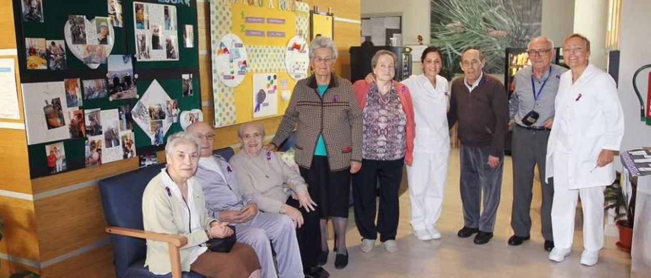 Algunos de los participantes del taller junto a Sonia Prado y Mónica Pereiro. // Iñaki Osorio