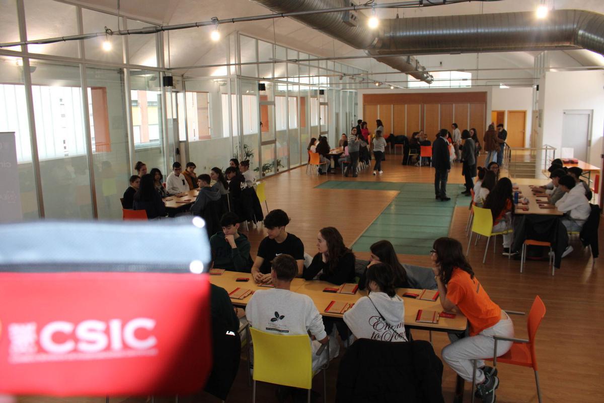 Jornada del CSIC mujer Ciencia en Sotrondio con colegios del concejo