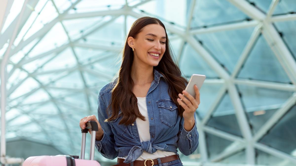 Internet en el extranjero: cómo conectarte desde el móvil y pagar menos