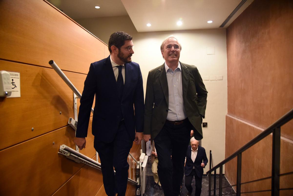 REUNION EN LAS CORTES DE ARAGON ENTRE LOS PARTIDOS PP Y VOX. JORGE AZCON Y ALBERTO NOLASCO