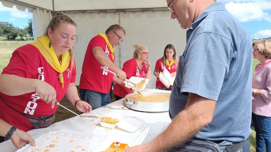 Paellada en Marcenado para celebrar las fiestas de la Santa Cruz
