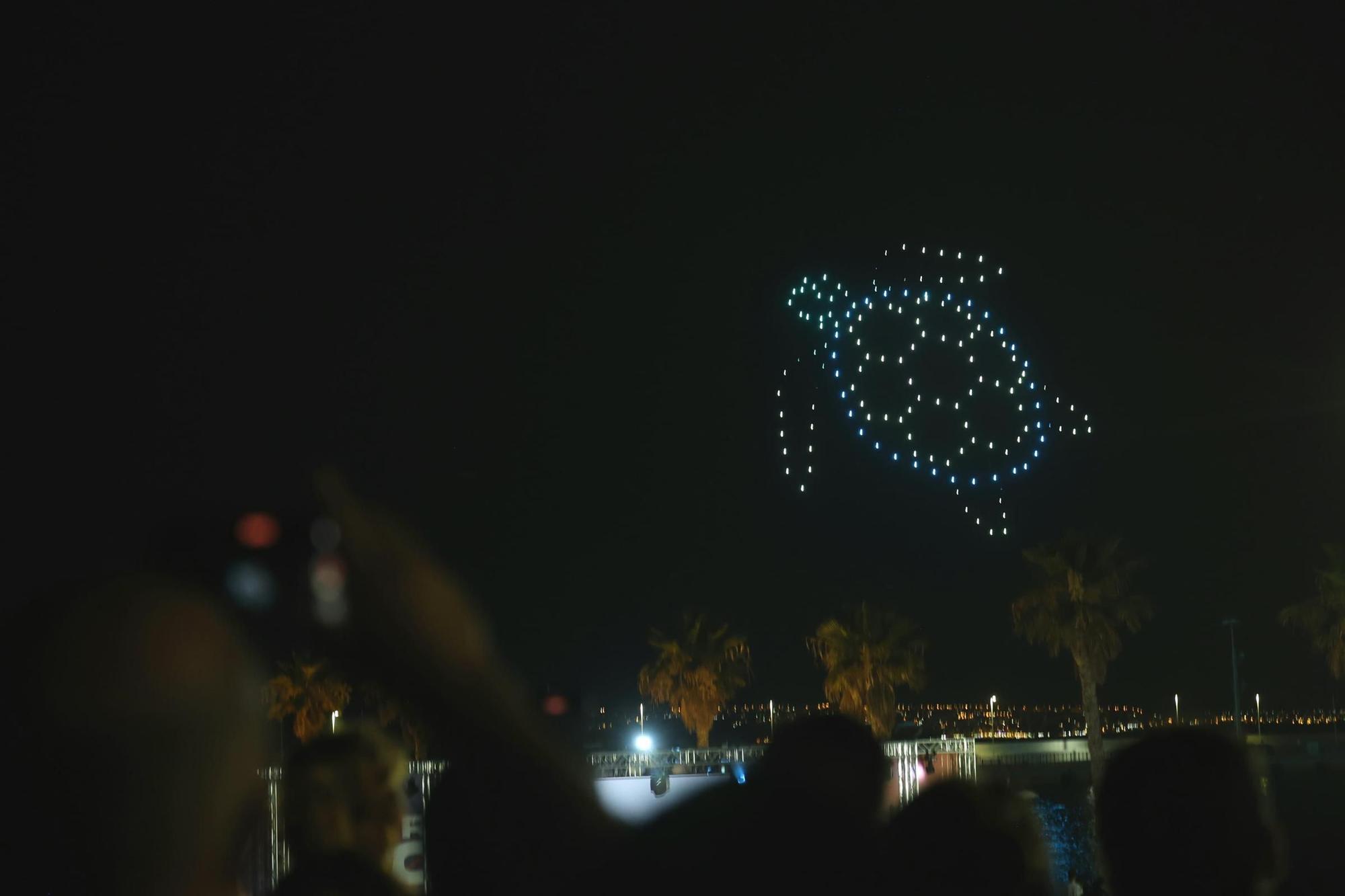 Así ha sido el espectáculo de drones en Hogueras que ha iluminado el cielo de Alicante