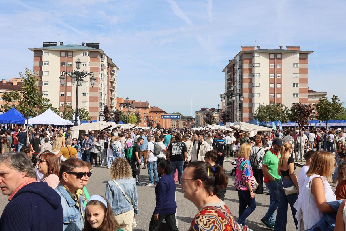 Mercadillo de La Corredoria.