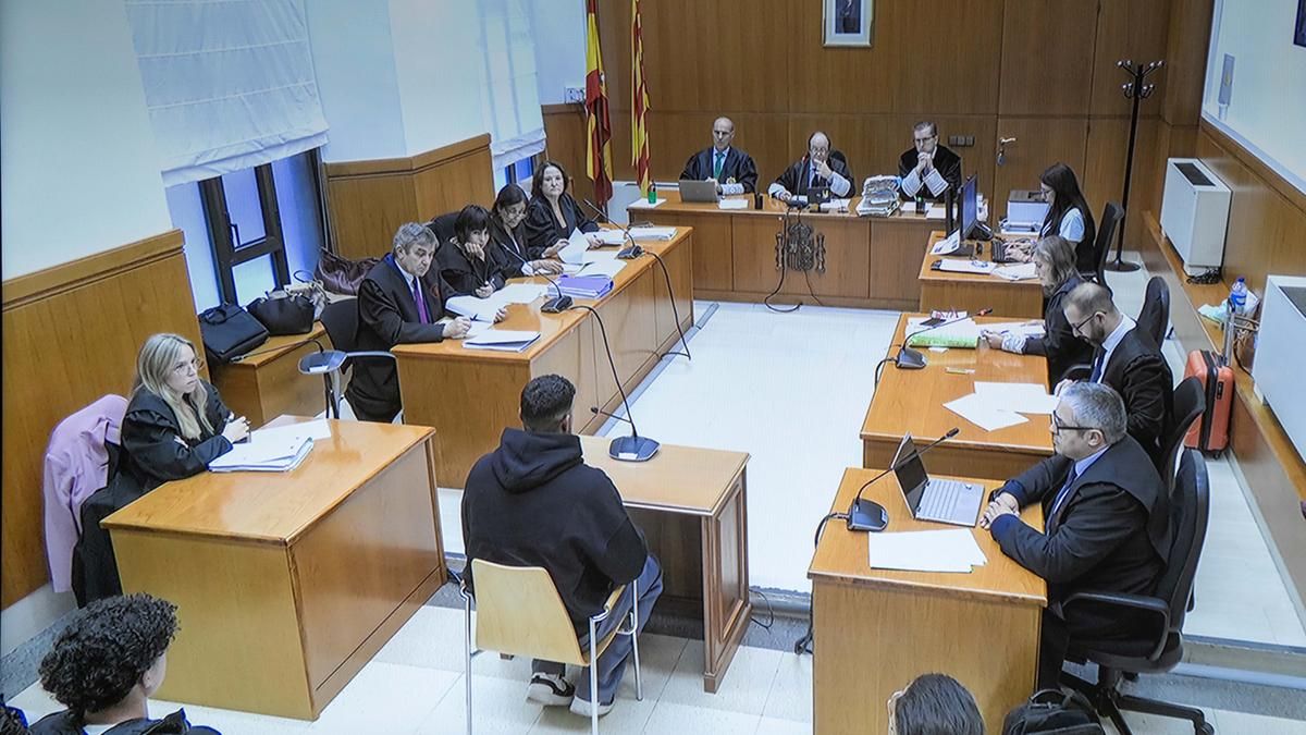 Seis procesados admiten la violación en grupo de una joven en Rubí y logran rebajar la pena