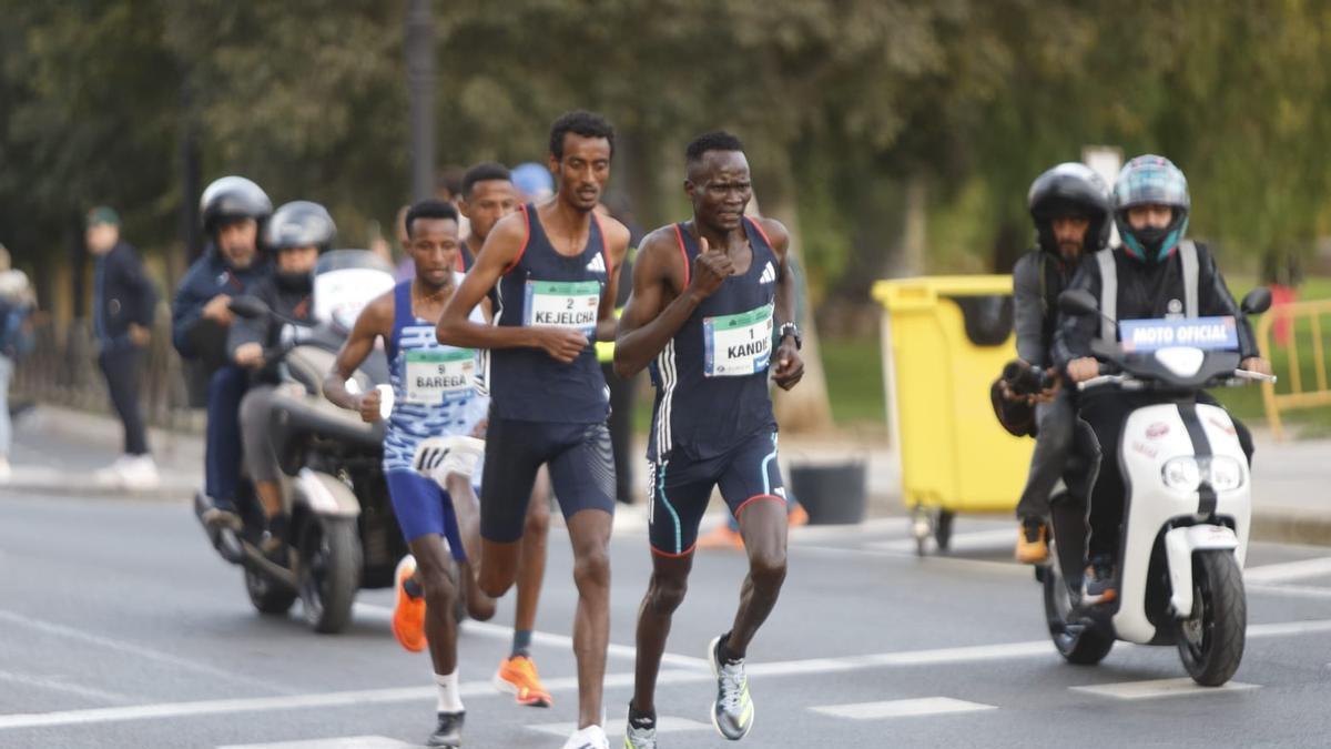 Yomif Kejelcha, segundo en Valencia, logró también el récord de Etiopía