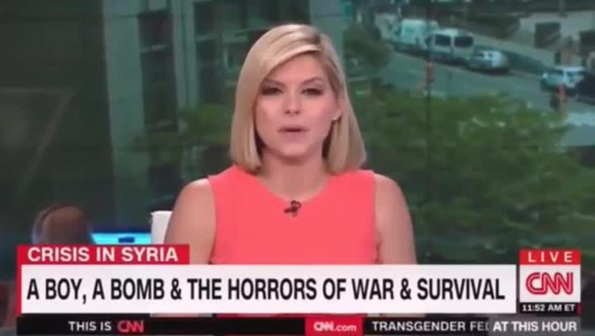 Kate Bolduan, presentadora de la ’CNN’, es posa a plorar al parlar del petit Omran, el nen de 5 anys que dimecres va ser rescatat a Alep, Síria.