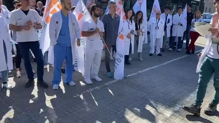 Protesta ante el Hospital de Sant Joan