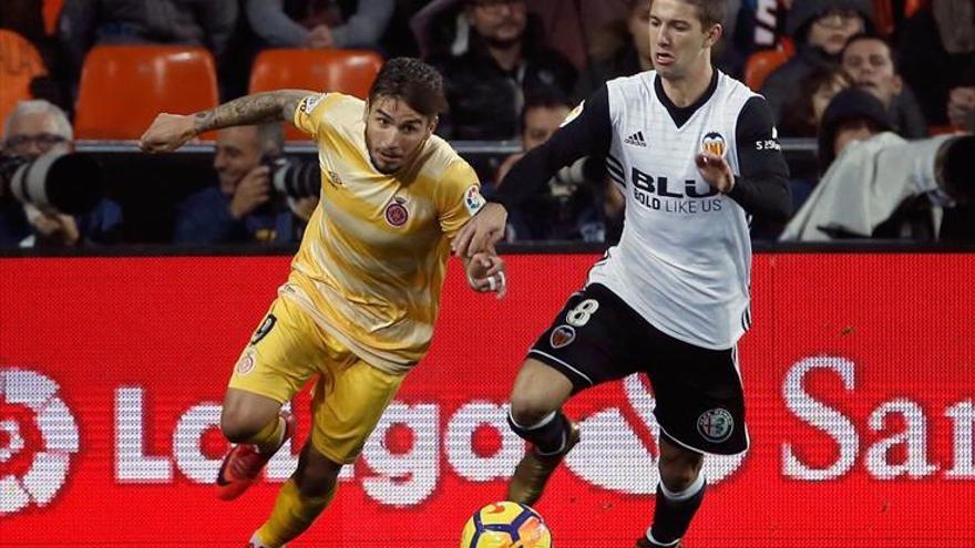 El Valencia remonta al Girona en Mestalla y vuelve a sonreír