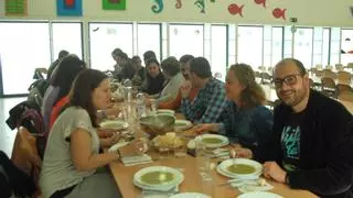 La cifra de alumnos y personal del colegio de Ventín con cuadro de diarrea roza los 60 y la Xunta tomó ya muestras de la comida