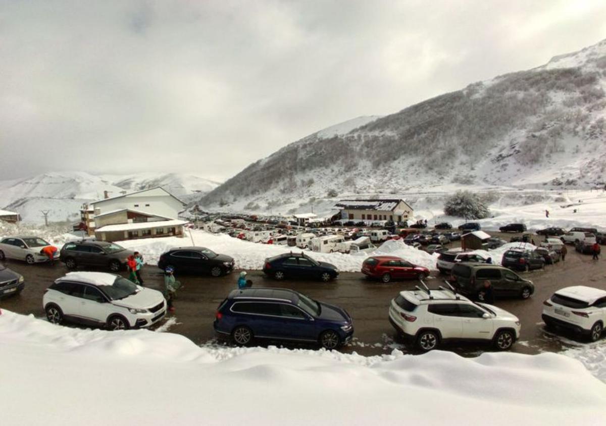 El sector del esquí confía en salvar lo que queda de campaña con las últimas nevadas