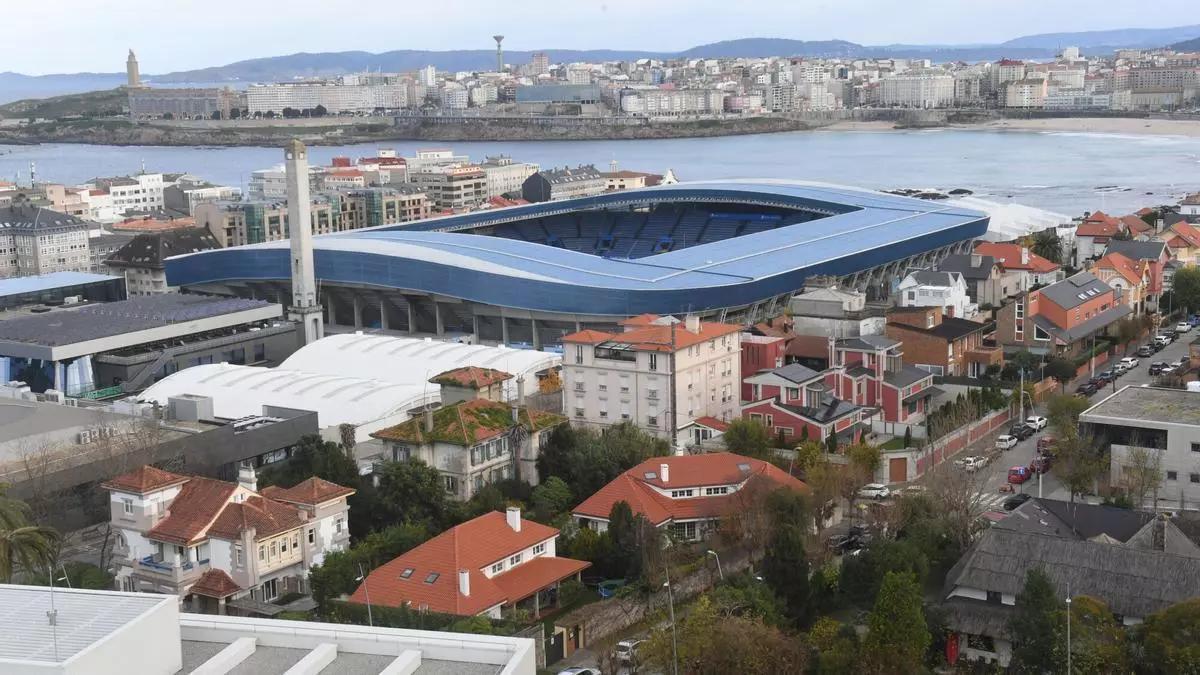 Vista del estadio de Riazor desde el observatorio meteorológico de A Coruña