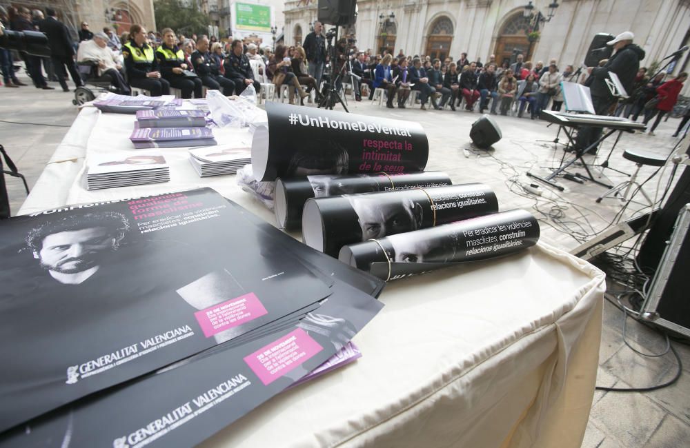 Castelló homenajea a las víctimas de la violencia machista