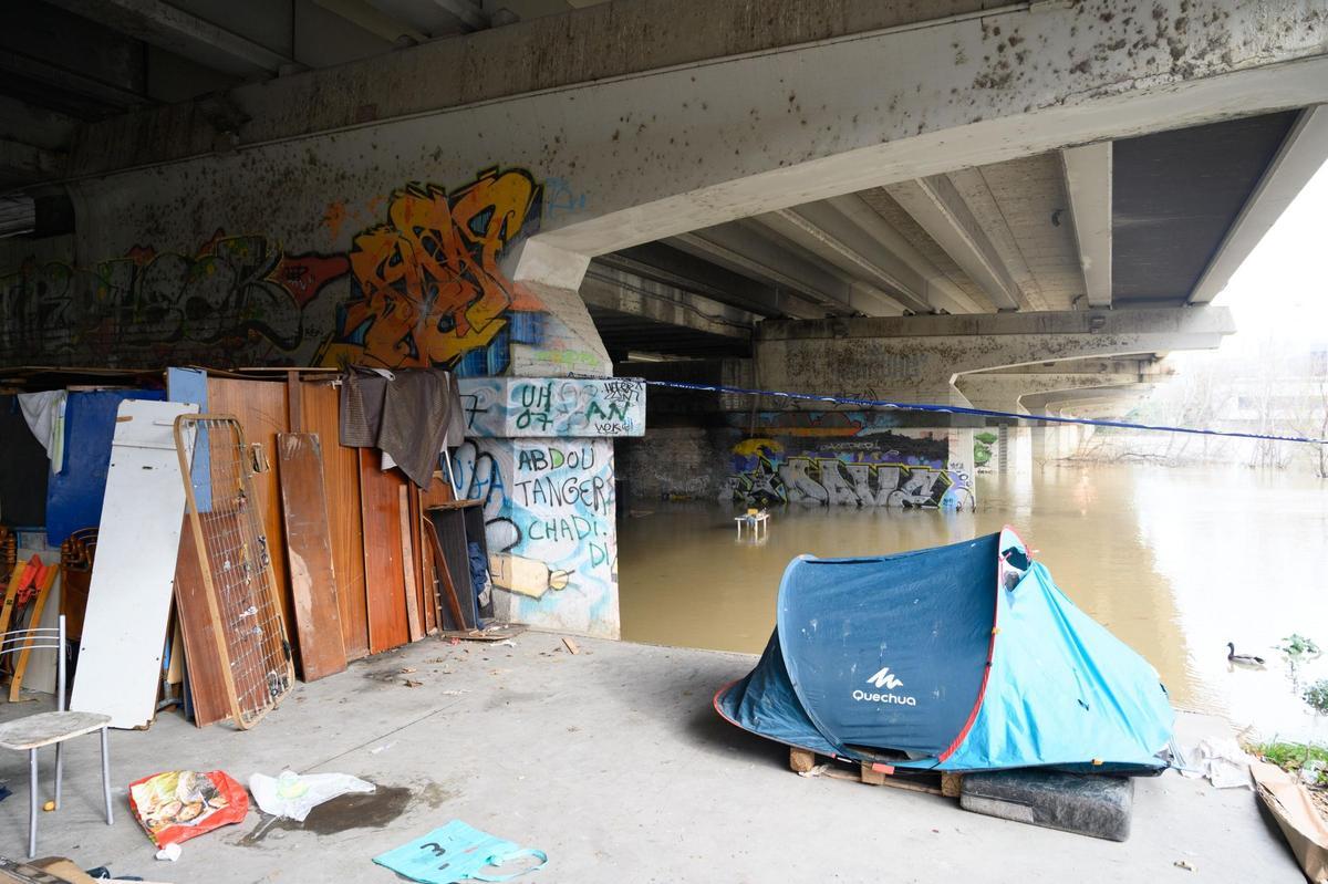 Así afecta la crecida del río Ebro a la gente sin hogar