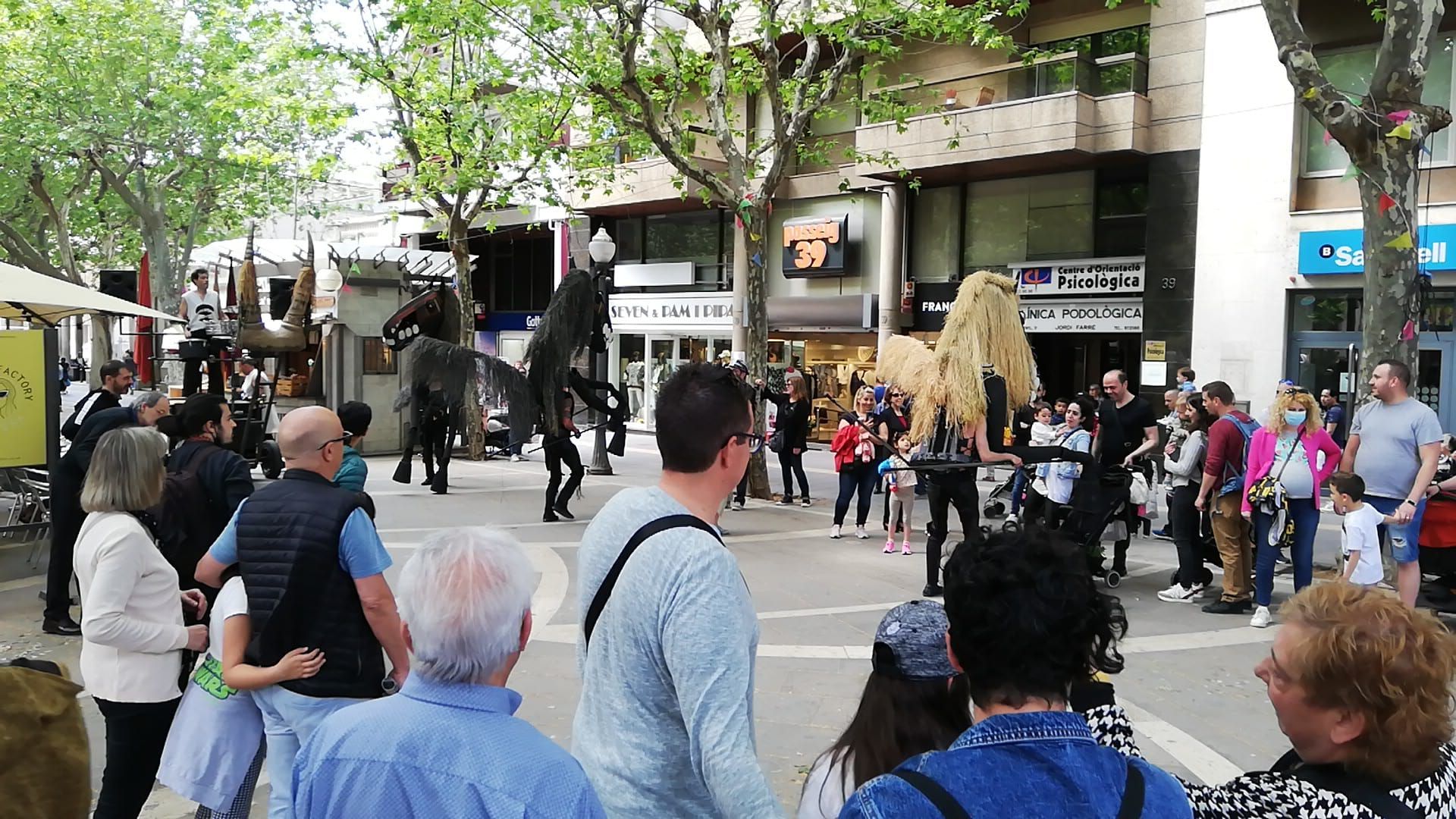 Imagina't fa una cercavila amb aires menorquins al centre de Manresa