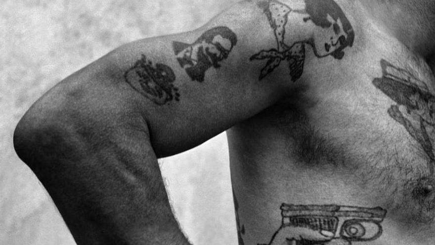 &quot;Descargando sal&quot; (Oporto, 1939) y &quot;Tatuaje&quot; (Burdeos, 1938), dos de las imágenes de Nicolás Muller.