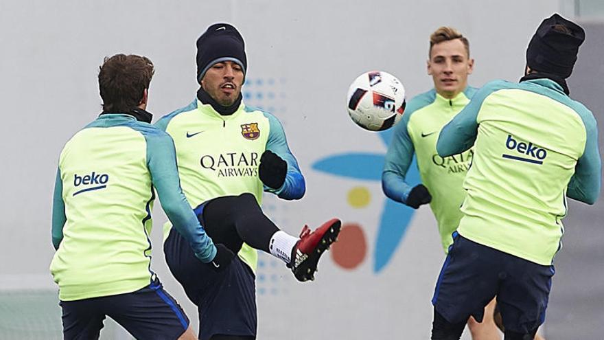 Los jugadores del Barcelona durante un entrenamiento.