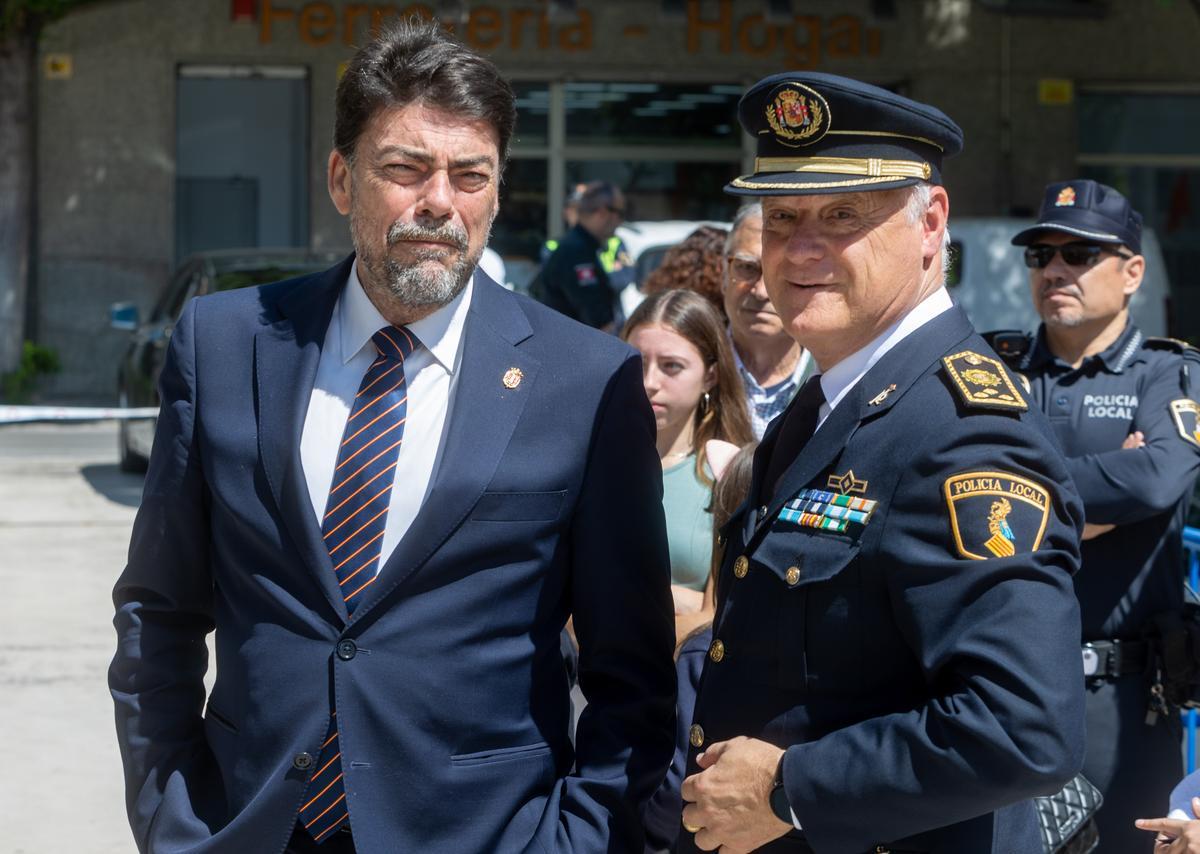 El alcalde, junto al jefe de la Policía Local, en una imagen reciente