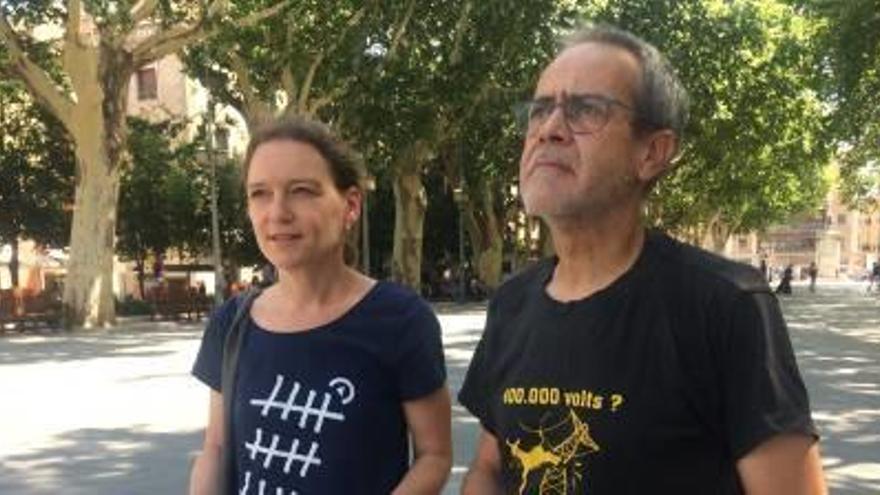 Bàrbara Schmitt i Tavi Llorente, a la Rambla de Figueres.