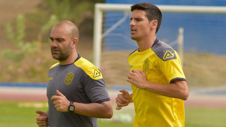 Vicente Gómez, en San Fernando, junto al recuperador Jesús Suárez.