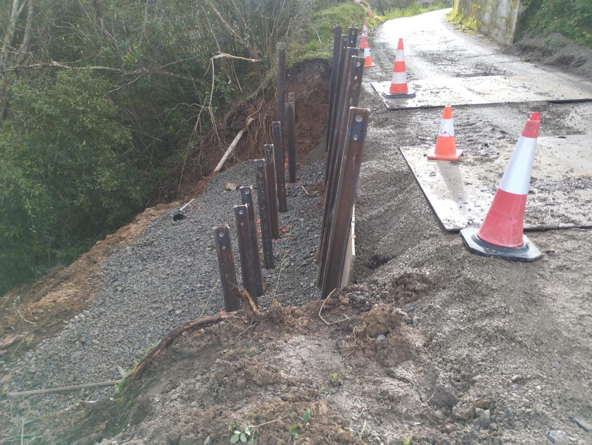 Estado de la vía por el desprendimiento.