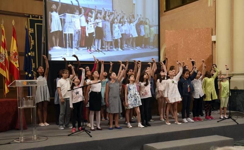 Imágenes de la ceremonia de premios por el Día de la Educación Aragonesa 2016