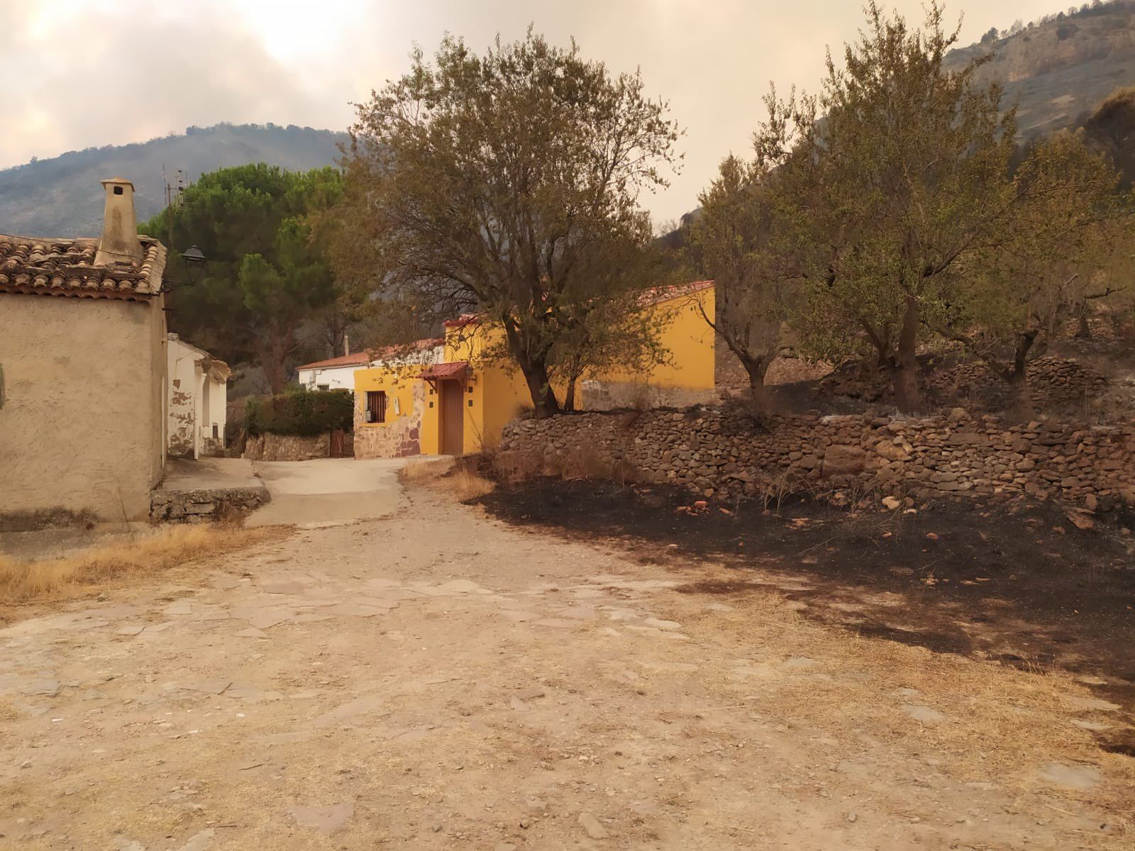 Así se encuentran las calles de Bejís tras ser evacuado por el incendio