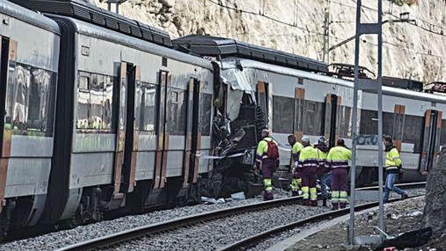 Els trens accidentats a la via l&#039;endemà del sinistre