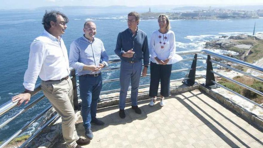 Diego Calvo, Miguel Tellado, Feijóo y Rosa Gallego, ayer, en el monte de San Pedro.