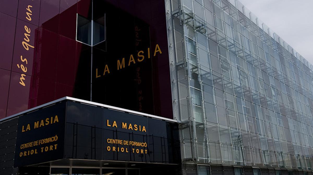 Façana de la nova Masia del Barça, a Sant Joan Despí. Façana de la nova Masia del Barça, a Sant Joan Despí.