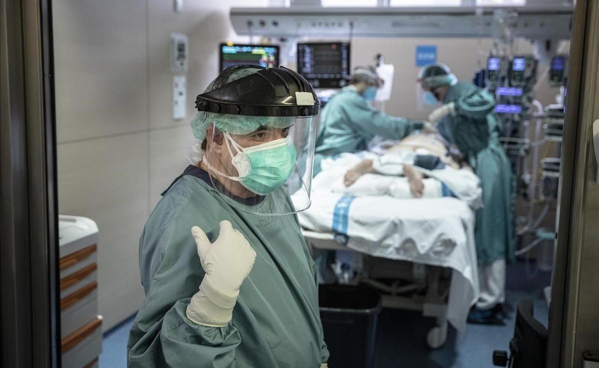 Pacientes ingresados por covid en la UCI del Hospital de la Vall d’Hebron.