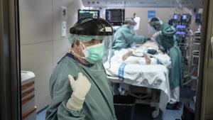 Pacientes ingresados por covid en la UCI del Hospital de la Vall d’Hebron.