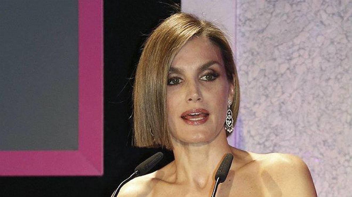 Letizia luce cambio de ’look’ en la entrega de los Premios Woman