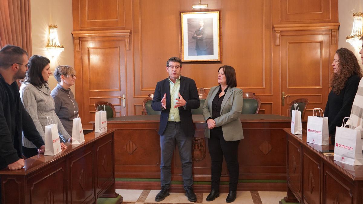 Jorge Rodríguez y Sayo Gandia, junto a los portavoces de las entidades participantes en el proyecto.