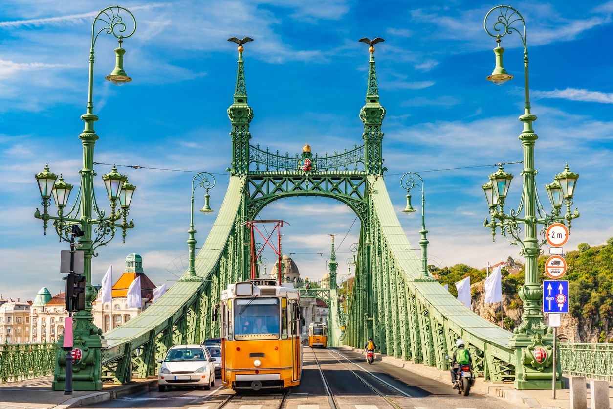 Puente de libertad de Budapest.