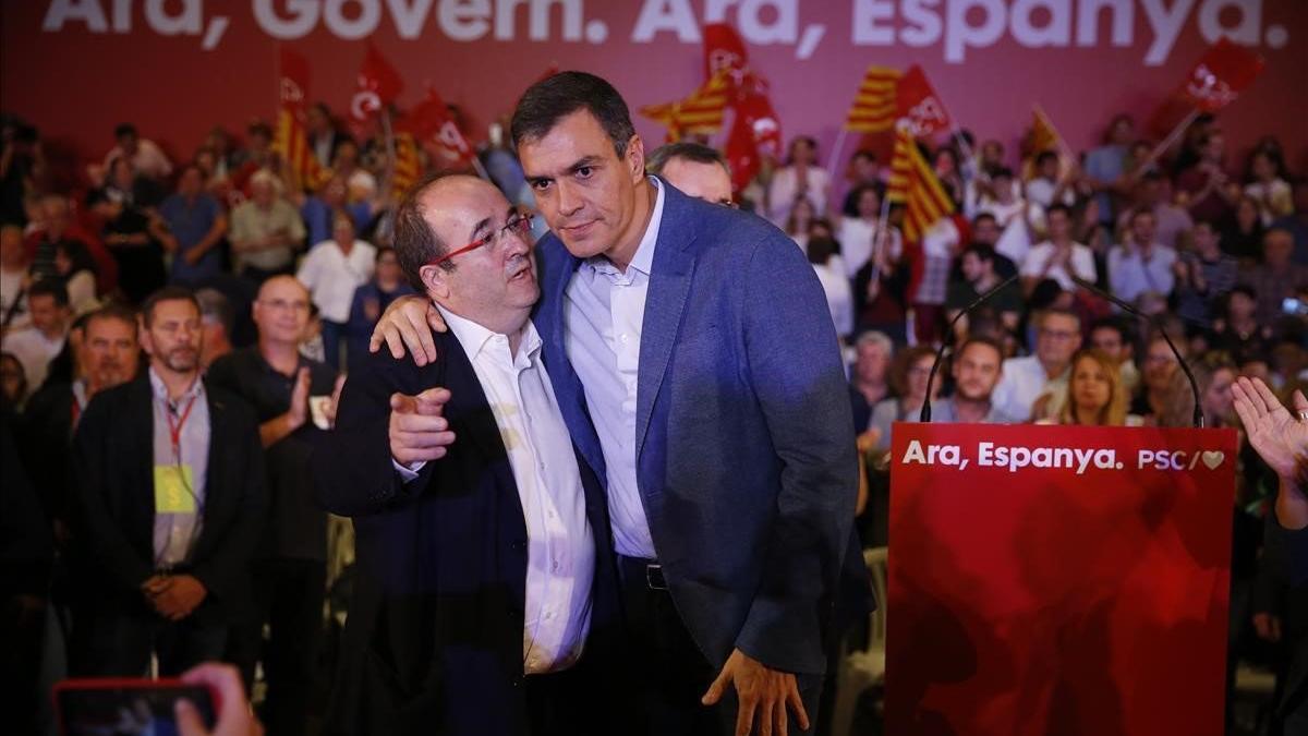 Pedro Sánchez y Miquel Iceta, en un acto de la campaña de las últimas elecciones generales, en Barcelona.