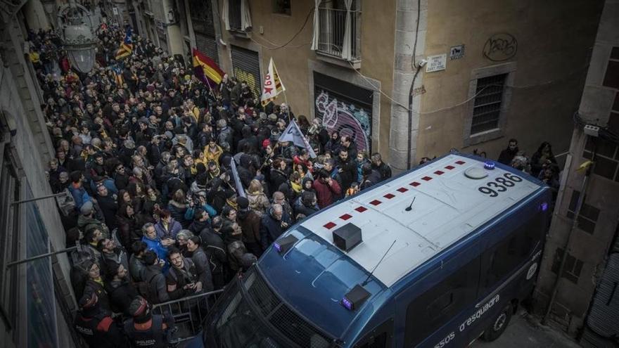 Cinco heridos leves en cargas de los Mossos en el centro de Barcelona