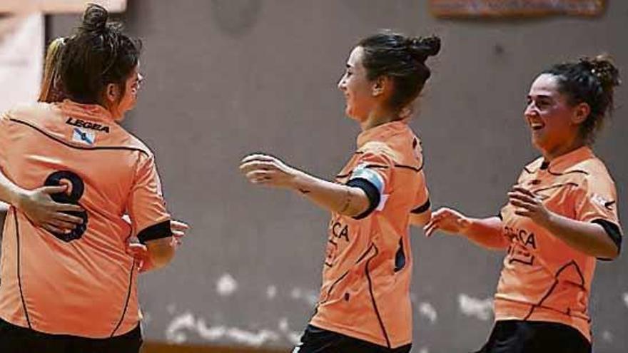 Las jugadoras del Viaxes Amarelle celebran un gol en Elviña.