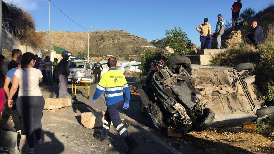 Herido tras volcar con su coche en la carretera de Abarán a Cieza