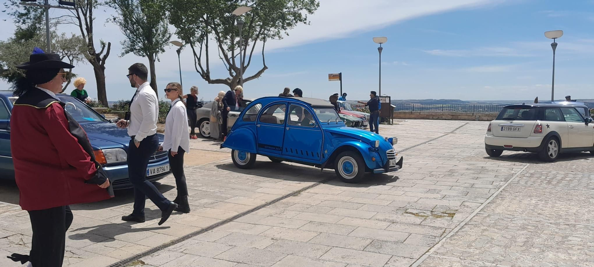 GALERÍA | Reunión de coches clásicos y fiesta de disfraces en Toro