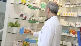 Las farmacias de Alicante cobran la factura de mayo gracias a un préstamo bancario