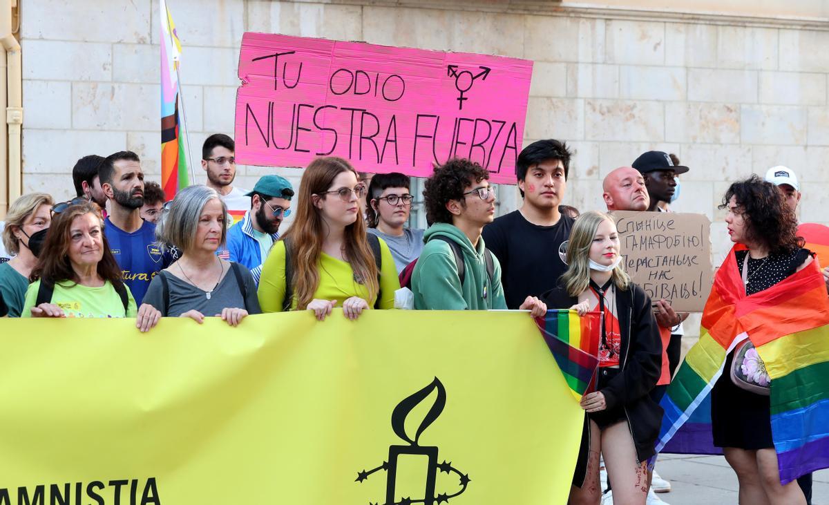 Concentración de Lambda por el día contra la lgtbifobia.