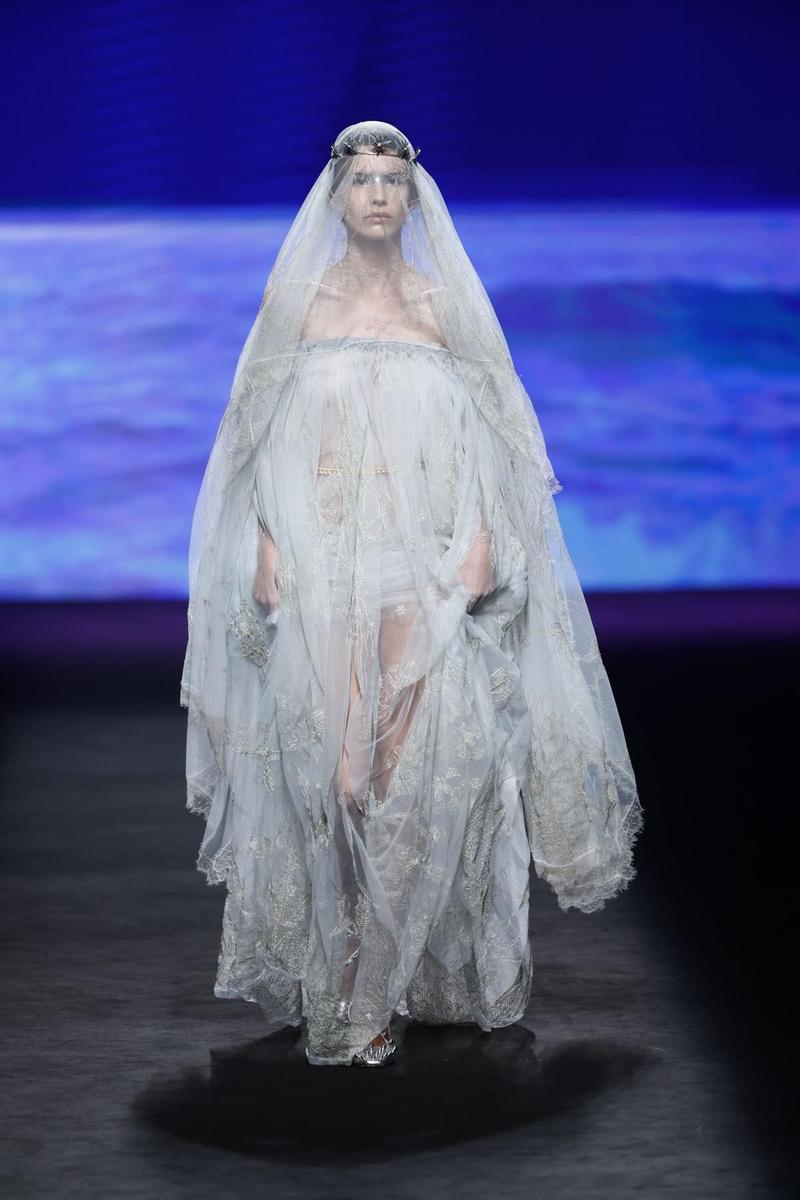 Desfile de Ynés Suelves en la MBFWMadrid 2023