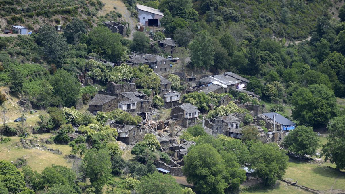 Vista del pueblo de Santoalla, en Petín.