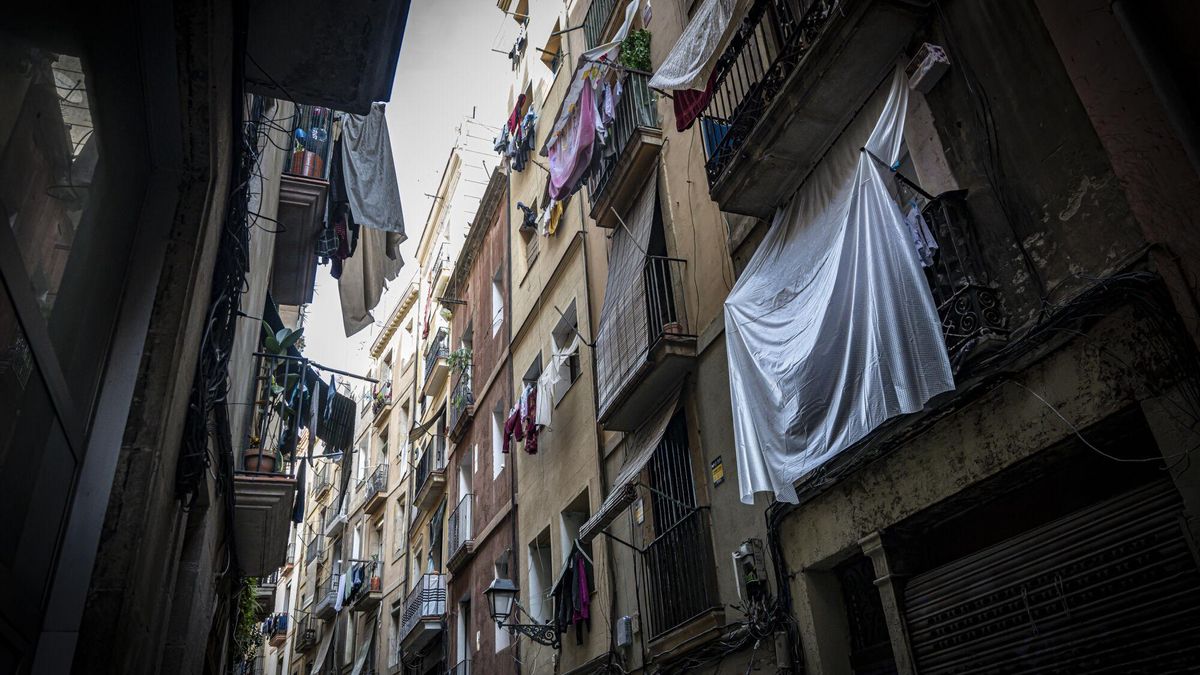 Una calle del barrio del Raval en Barcelona.