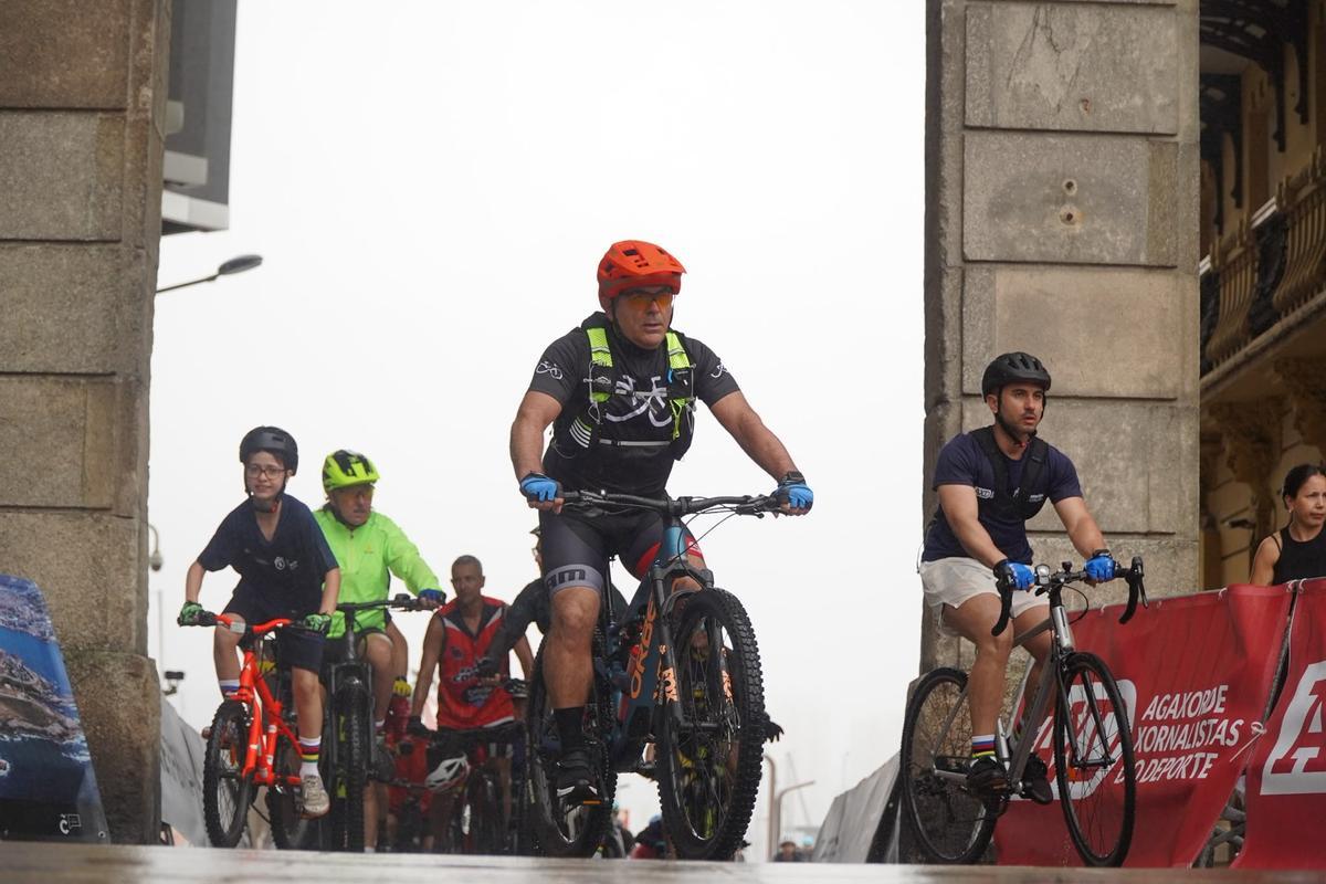 Día de la Bicicleta en A Coruña pasado por agua Día de la Bicicleta en A Coruña pasado por agua